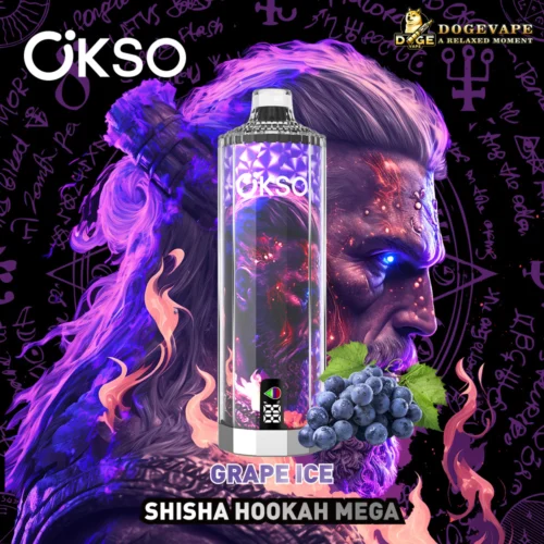 Un appareil de vapotage avec une surface réfléchissante à motifs superposée sur un fond artistique d'une personne aux longs cheveux violets et roses fluides, entourée de formes violettes et oranges ressemblant à des flammes, comportant le nom de marque « Okso » et le nom du produit « Grape Ice » avec un fond circulaire sombre contenant des symboles et du texte.