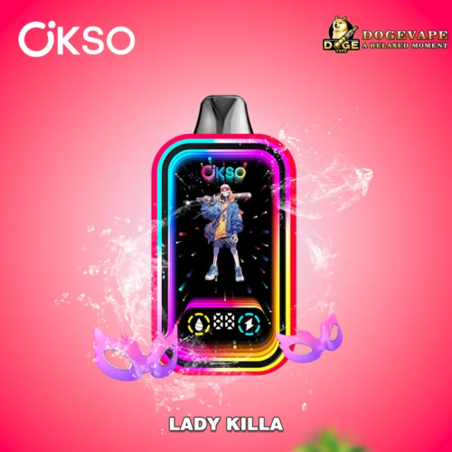 Appareil de vapotage Okso coloré avec cadre néon et une figure stylisée avec une batte de baseball sur l'écran, entouré d'éclaboussures de vapeur et de deux masques violets sur un fond rose avec les logos Okso et Dogevape, et la légende « Lady Killa » ci-dessous.